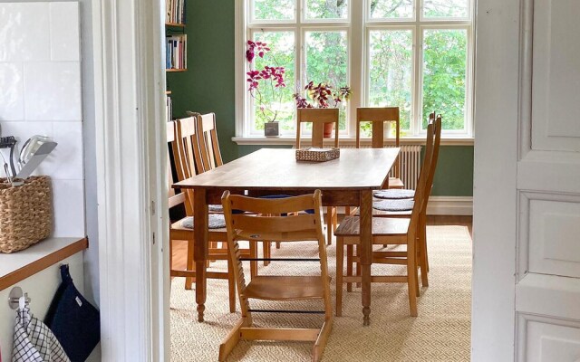 Nice Home in Hamburgsund With 5 Bedrooms and Wifi
