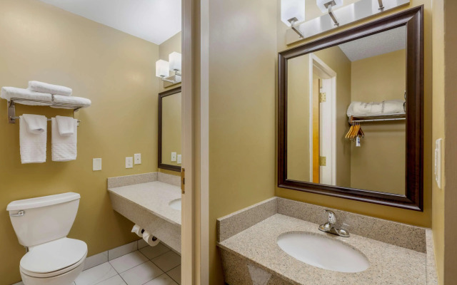 Best Western Falcon Plaza - Bowling Green