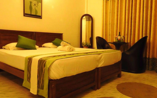 Oak Wood Inn Kandy Hotel