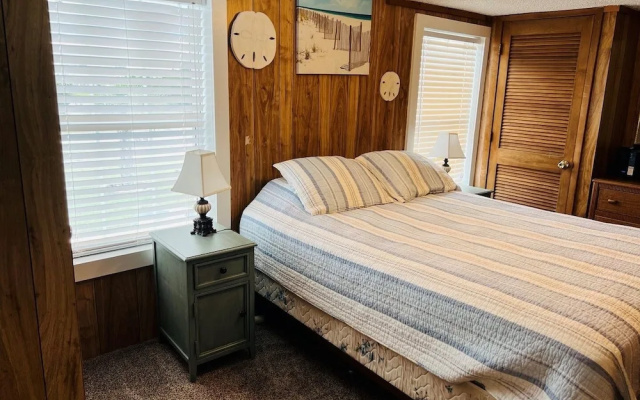 Hidden Treasure 2 Bedroom Home by RedAwning