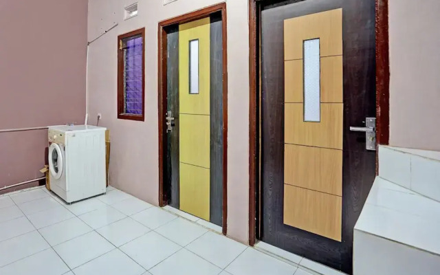 Hotel O Sobat Ijen HomestayNearSungai Prengsengan