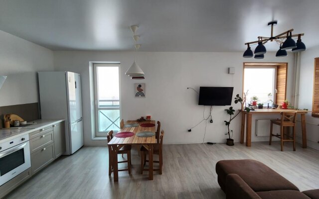 Olivinn на набережной Варкауса