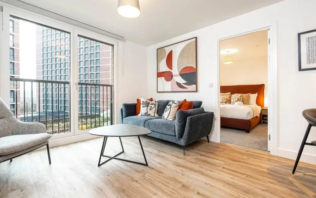 Waterside Flat in Central Leeds