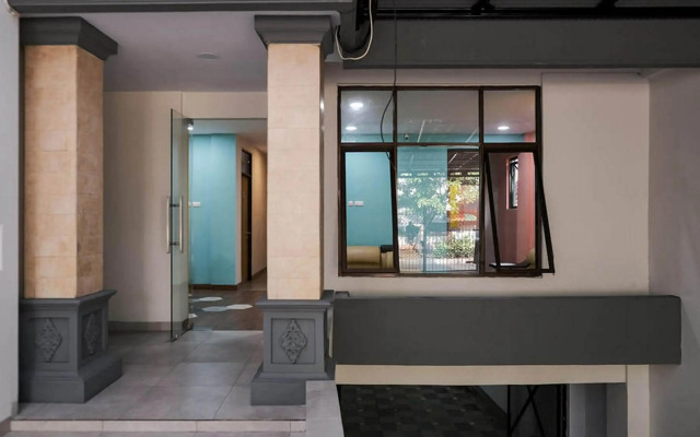 RedDoorz Near Mall Taman Anggrek