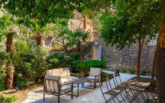 Old Town House With Lush Private Garden