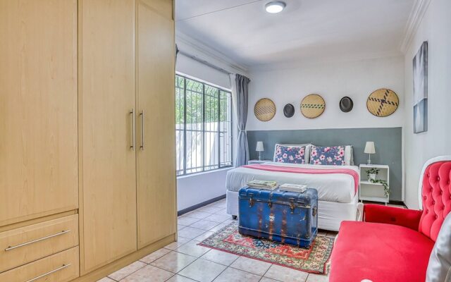 The Cottage-1 Bed-pool-bbq-fibre-solar-samrand