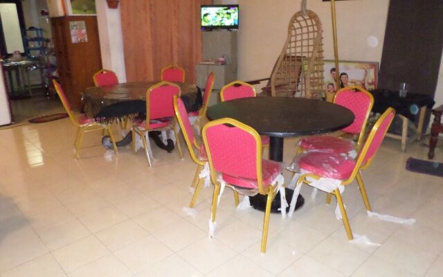 Mount Lanka Hotel & Suites