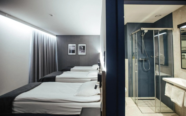 Air Hotel