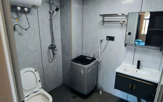 Hengdian Chunai Smart Apartment (Mingqing Gongyuan Branch)