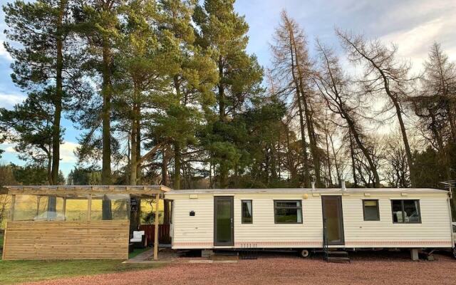 Lovely Semi-rural Caravan & Hot Tub - Sleeps Fam 6