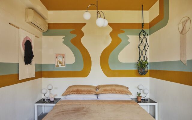 MOOD HAUS by DW - 70's Retro Stays