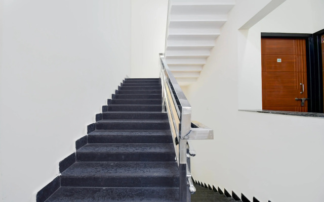 Super Collection O VIP Road Near Golden Beach