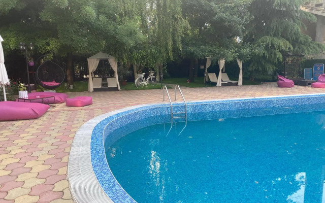 Studio Anita Complex B16