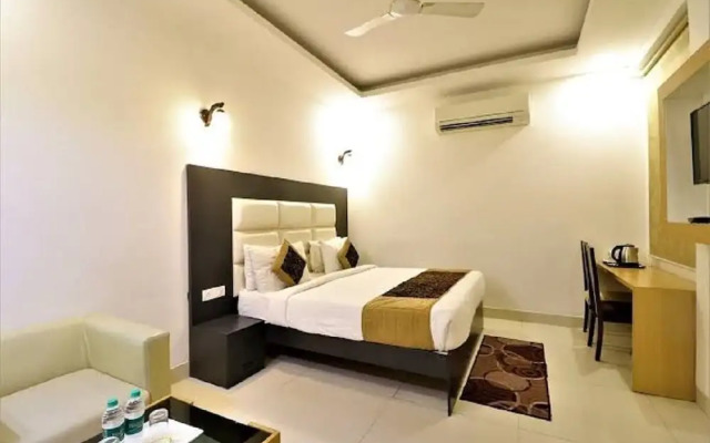 Pathway KDSON at Airport