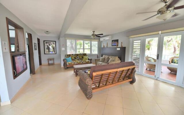 Isabela Villa Bonita - Vacation & Event Venue Sleeps 50!