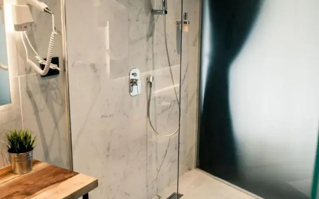 Nomad Luxury Suites