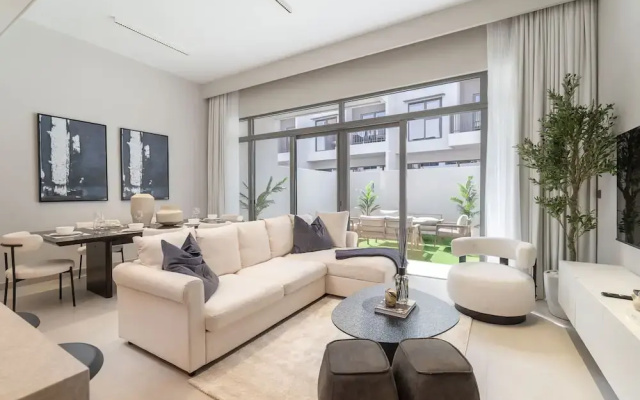 Classy 4-bedroom Villa With Spacious Balcony in Nad Al Sheba