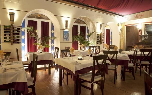 Hotel Los Arcos