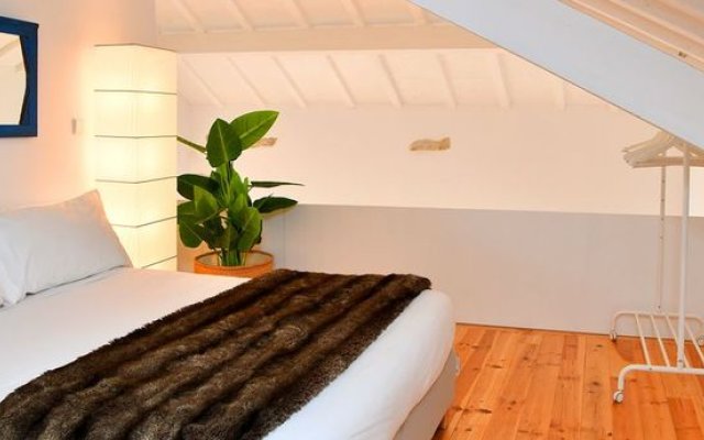 Liiiving in Porto Aliados Design Apartment