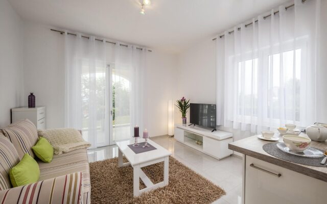 Stunning Home in Dramalj With Wifi and 2 Bedrooms