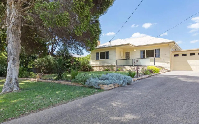 Renovated Beach Beauty - Rosebud