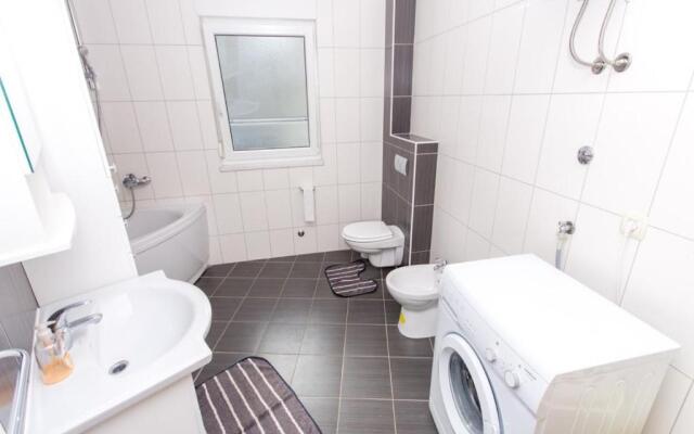Apartments Slavica - 70m to beach