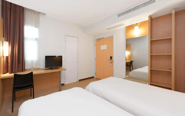 Ibis Beijing Jianguomen Hotel