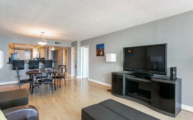 Bayfront Gem With Balcony and Pool