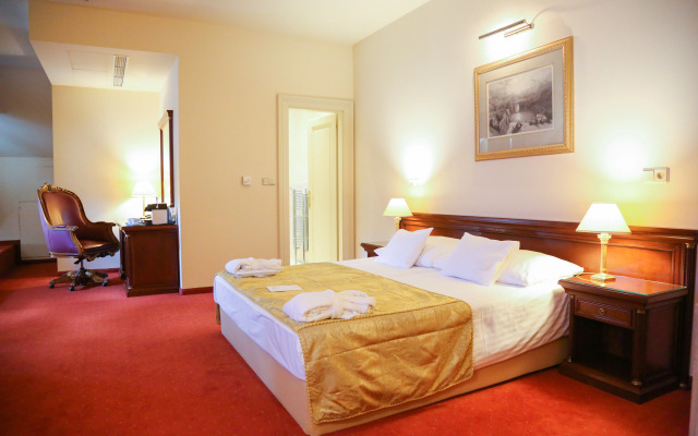 Savoy Westend Hotel