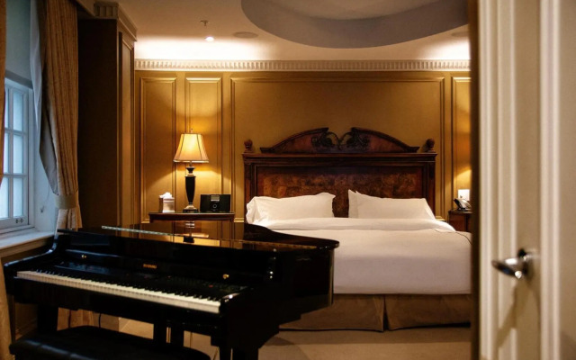 Windsor Arms Hotel