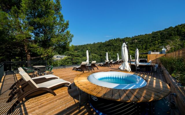 Preelook Apartments and Rooms