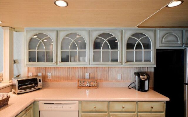 2082 Shoreline Condo