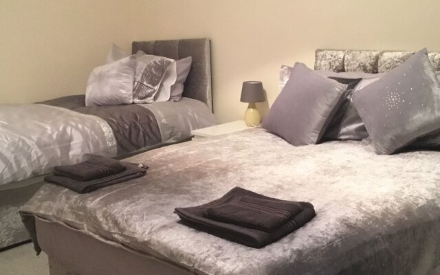 Paisley central luxury Rooms & Apartment