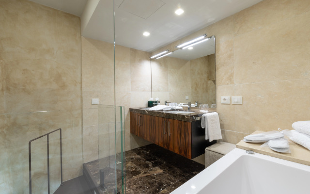 Donati Luxury Tower Suites