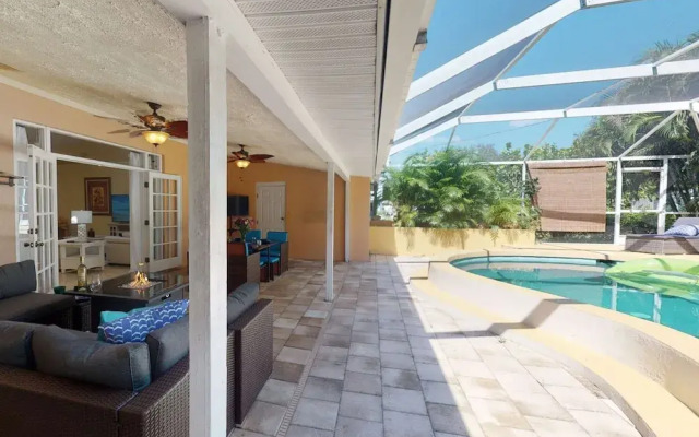 Sarasota Bay Pool Home