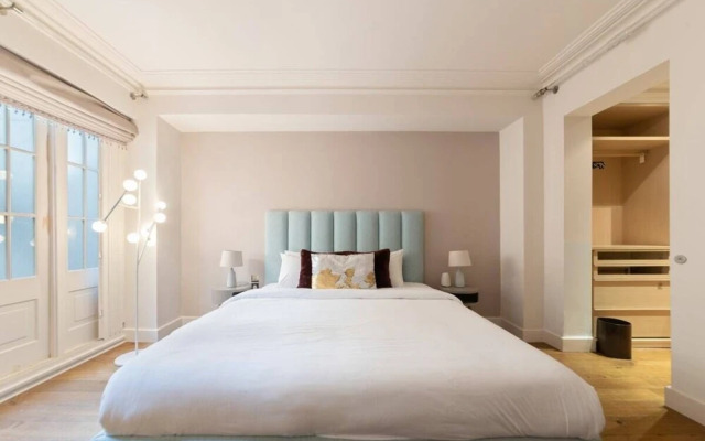 Spacious Designer 2 Bedroom Maisonette With Garden in Chelsea, London