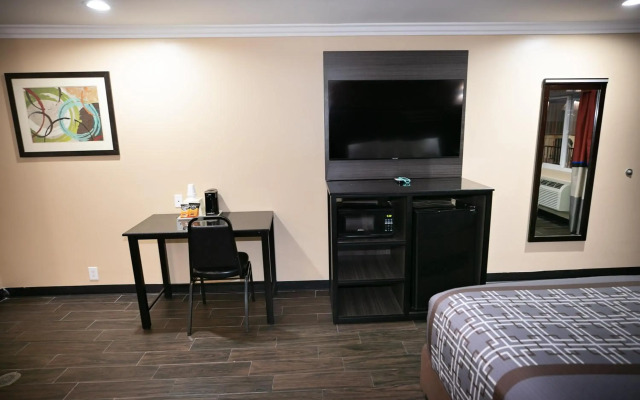 Rodeway Inn & Suites