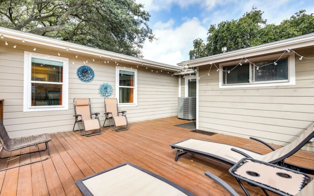 Near Beach & Attractions: Home in Galveston!