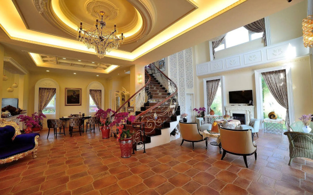 Victoria Manor