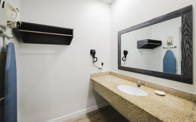 Sapphire Inn and Suites