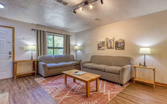 Pinecrest Townhomes-1K-2Q Unit-Renovated