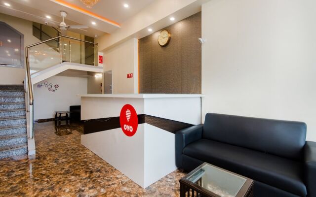 OYO 9327 Royce Executive