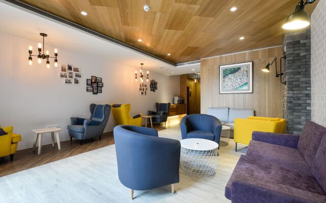 R7 Eco Hotel
