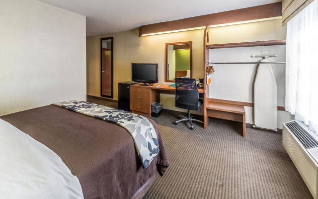 Sleep Inn & Suites Bay View Acme - Travers City