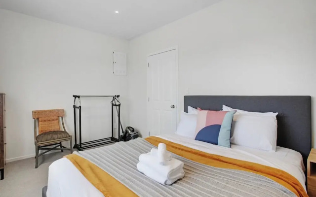 Summerside Loft with Air-con