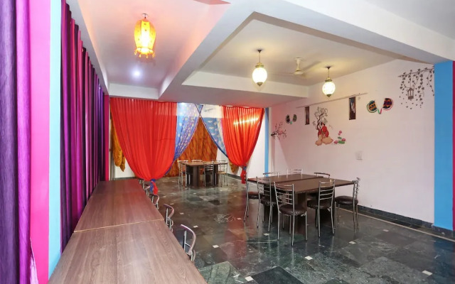 Hotel Taj Niwas by OYO Rooms