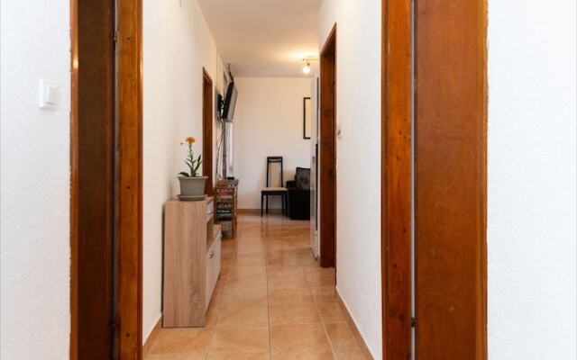 Seafront Spacious Apartment Spazzio