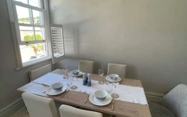 Stylish & Bright 3BD Flat With Balcony - Fulham