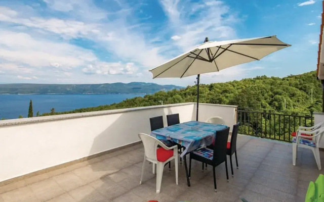 Scenic Seafront Brsec Apartment