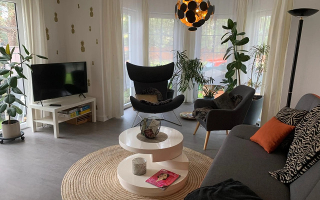 Pool & Lake Holiday Home